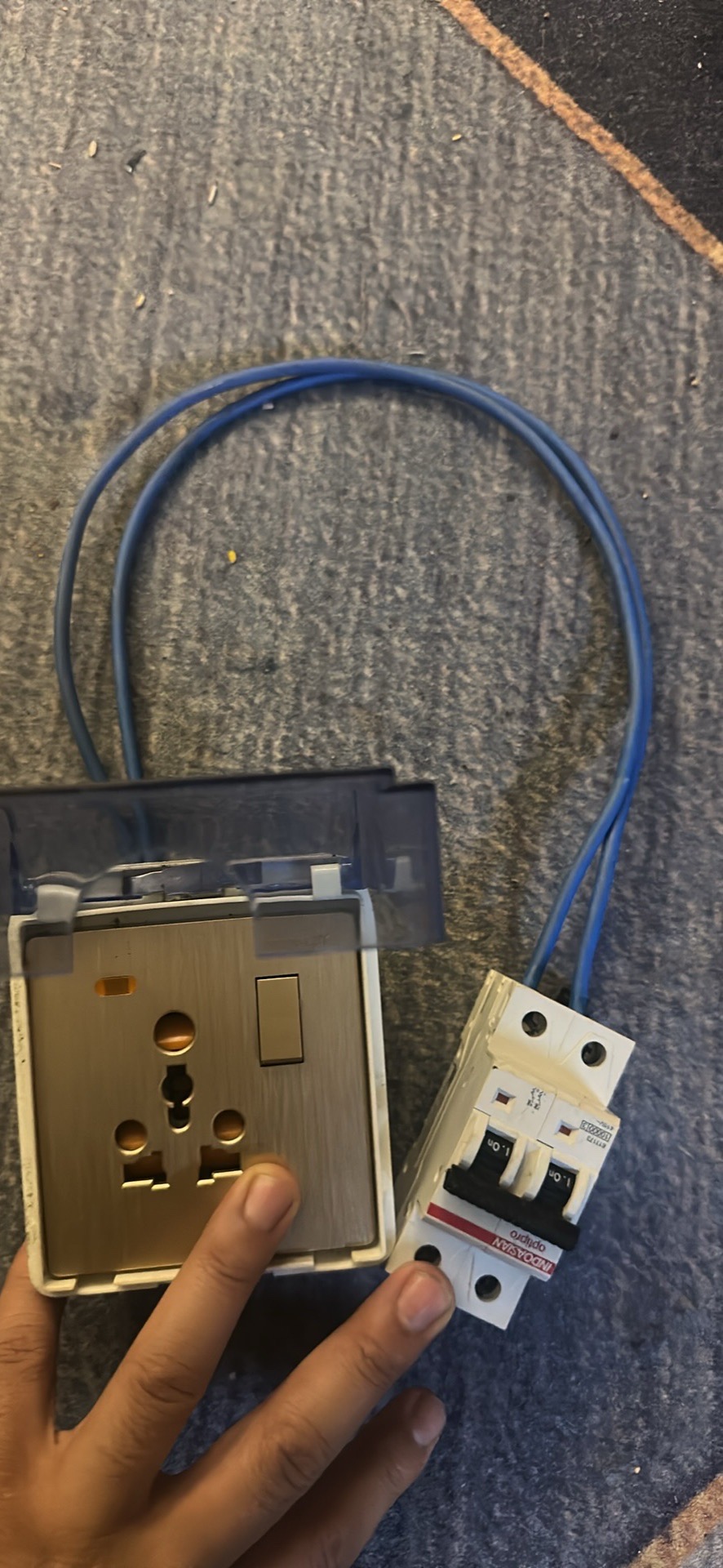 Electric vehicle plug